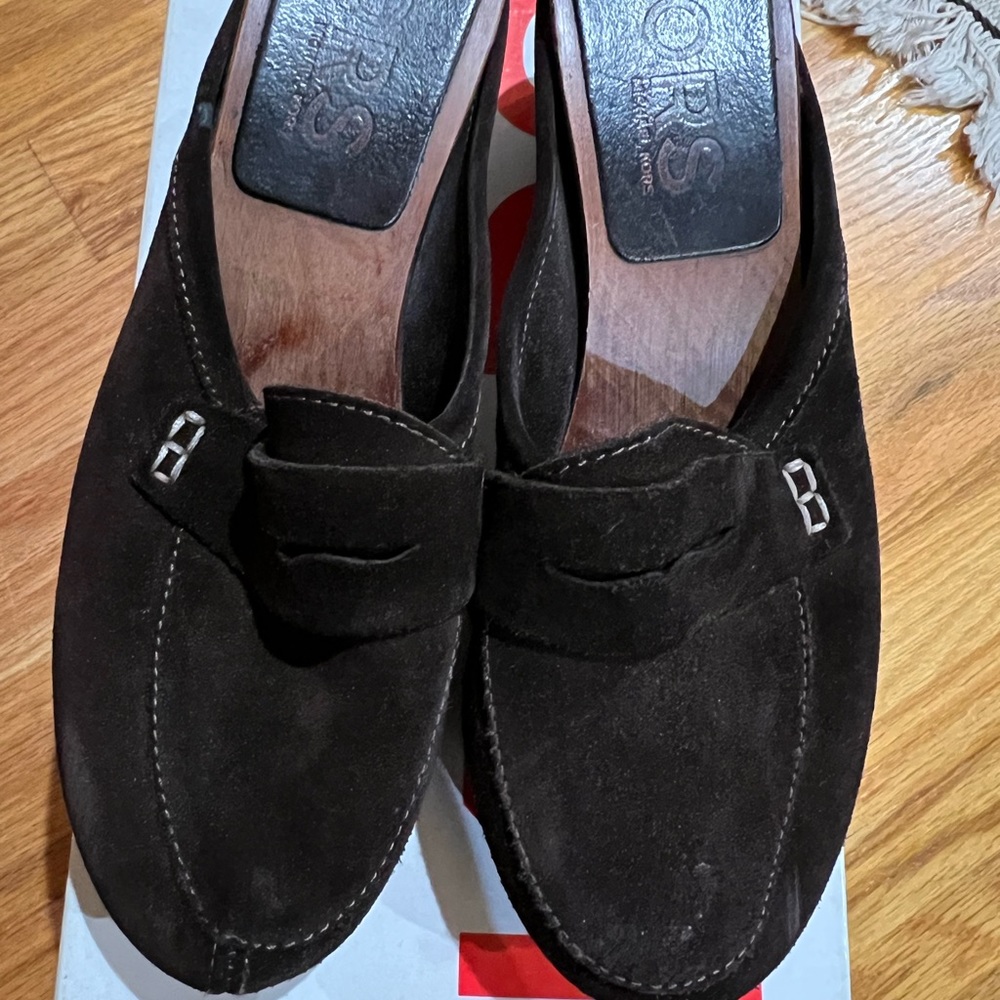 Michael kors  dark brown suede clogs size 8 like new